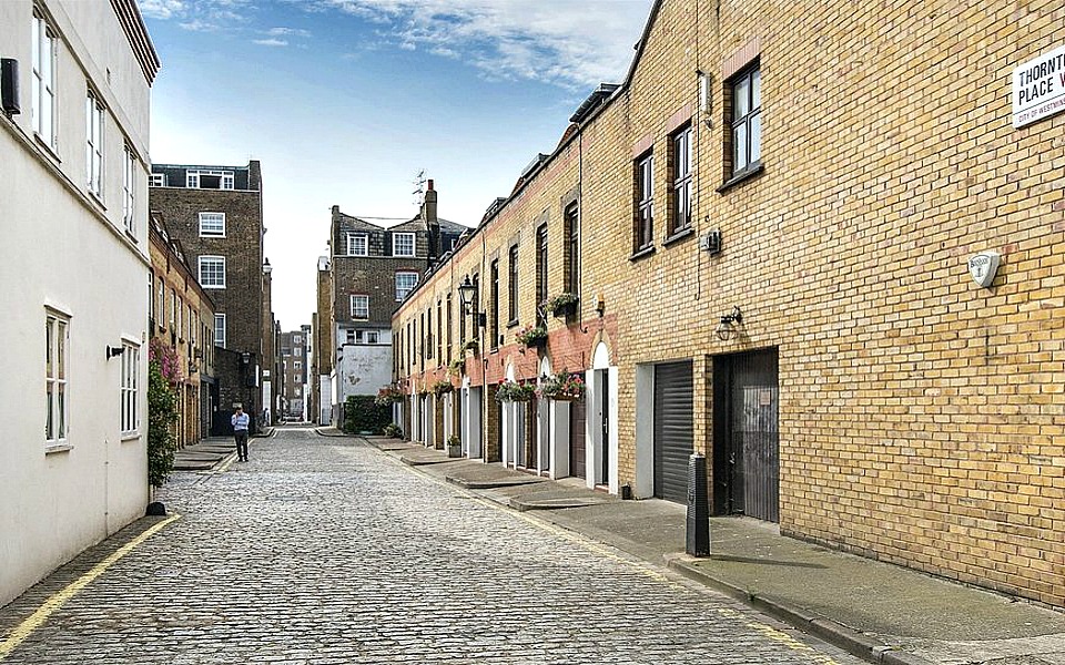 High stamp duty accompany mid-priced Mews houses for sale in Marylebone