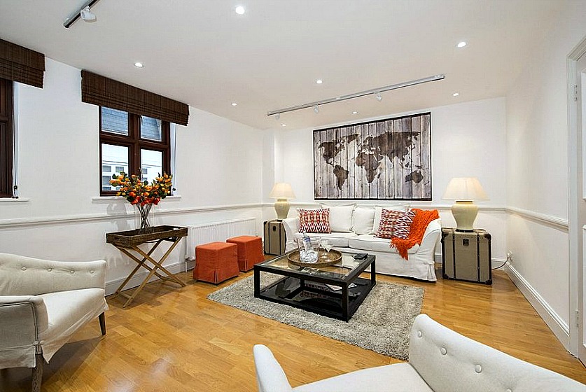 This Marylebone mews house near Regent’s Park has been cleverly refurbished to create a bright, spacious reception room