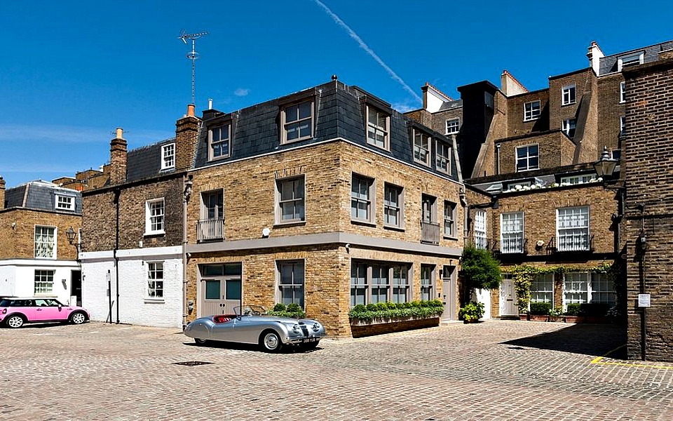 A cobbled courtyard, stripped brick exterior and potted greenery lends a tranquil, old world air to this four bedroom South Kensington mews house for rent. The interiors are contemporary, well-lit and beautifully finished