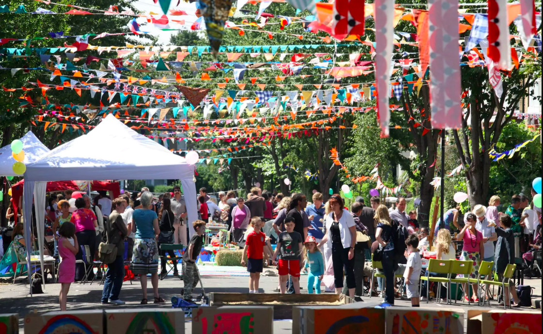 Bathurst-mews-street-party