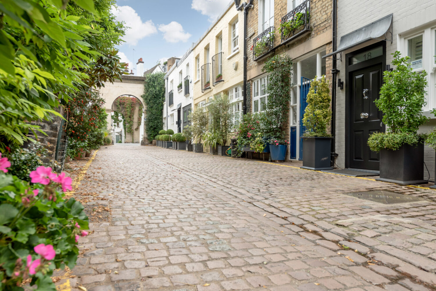 View of the cobbles and arch in Kynance Mews