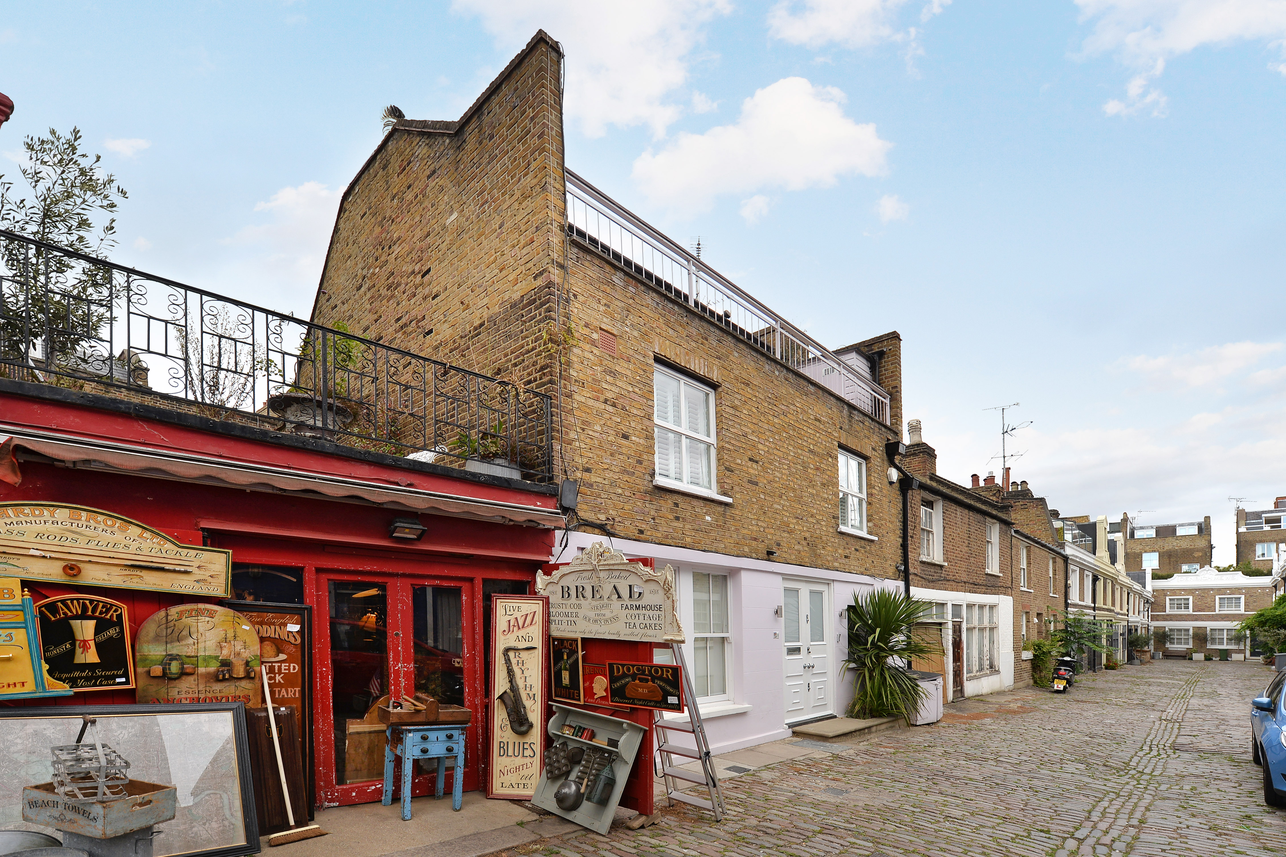 Denbigh close was a mews featured in the Italian job