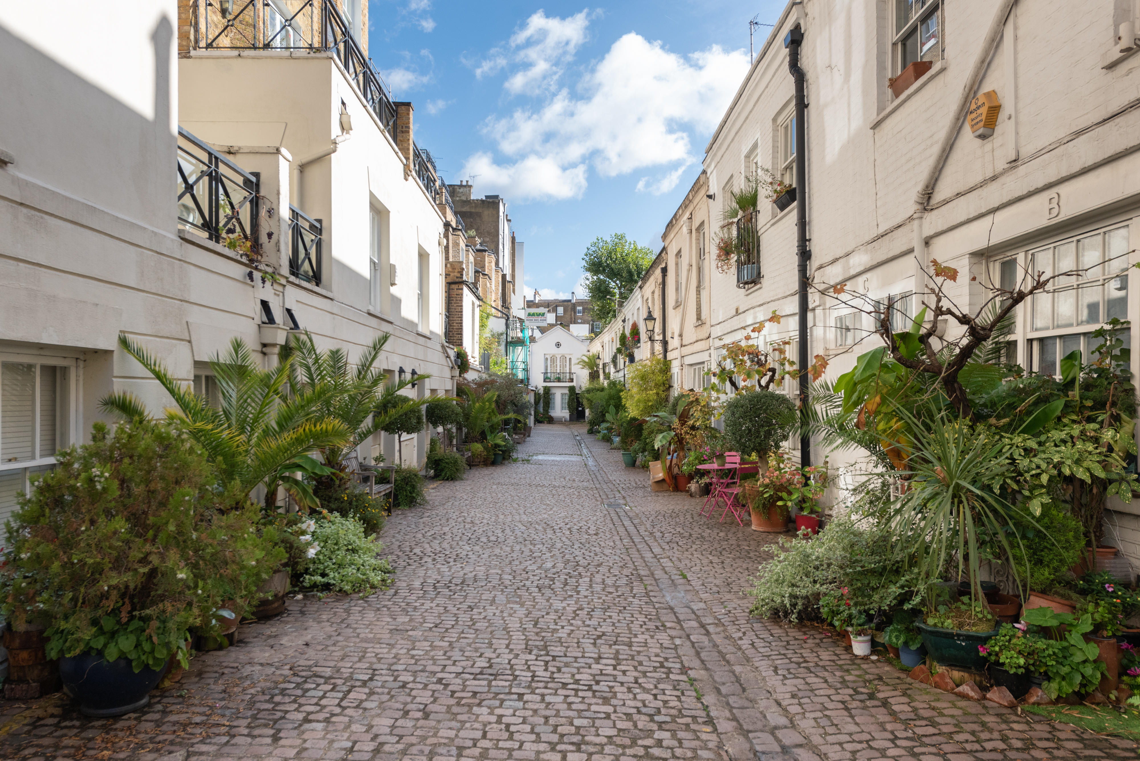 Stanhope Mews South was one of the film locations used in the film 'Kingsman'