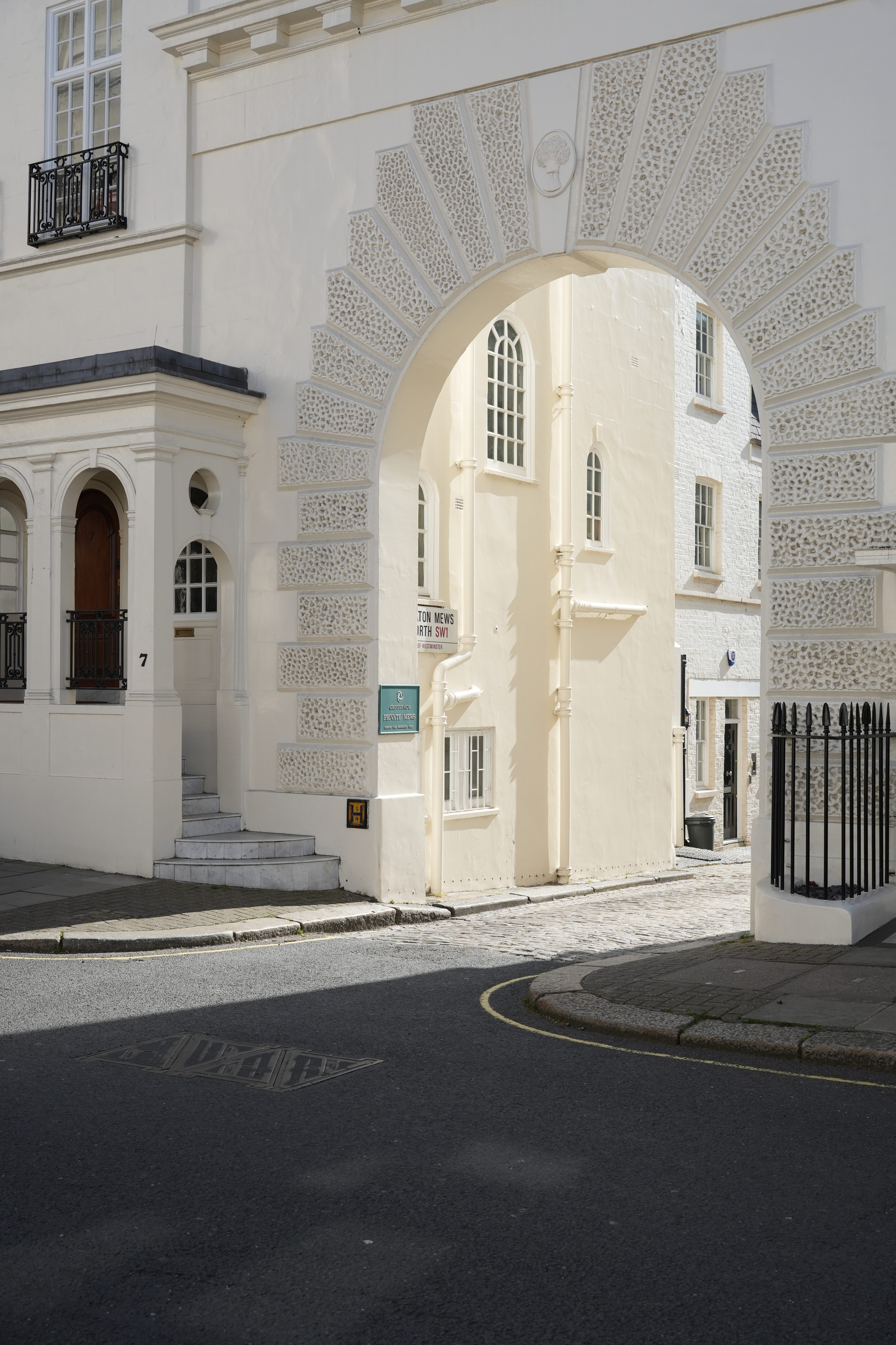 An Arch In Belgravia