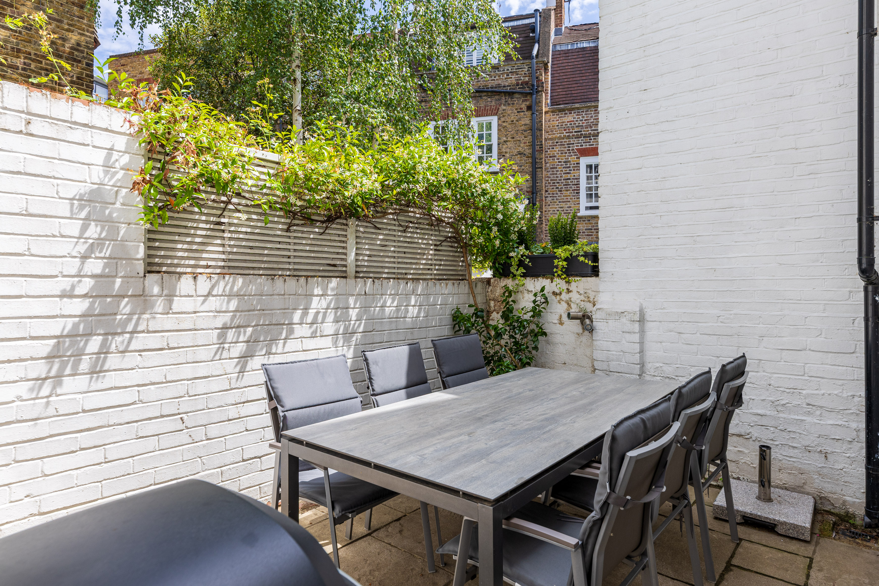 A sunlit courtyard in a property in London to rent