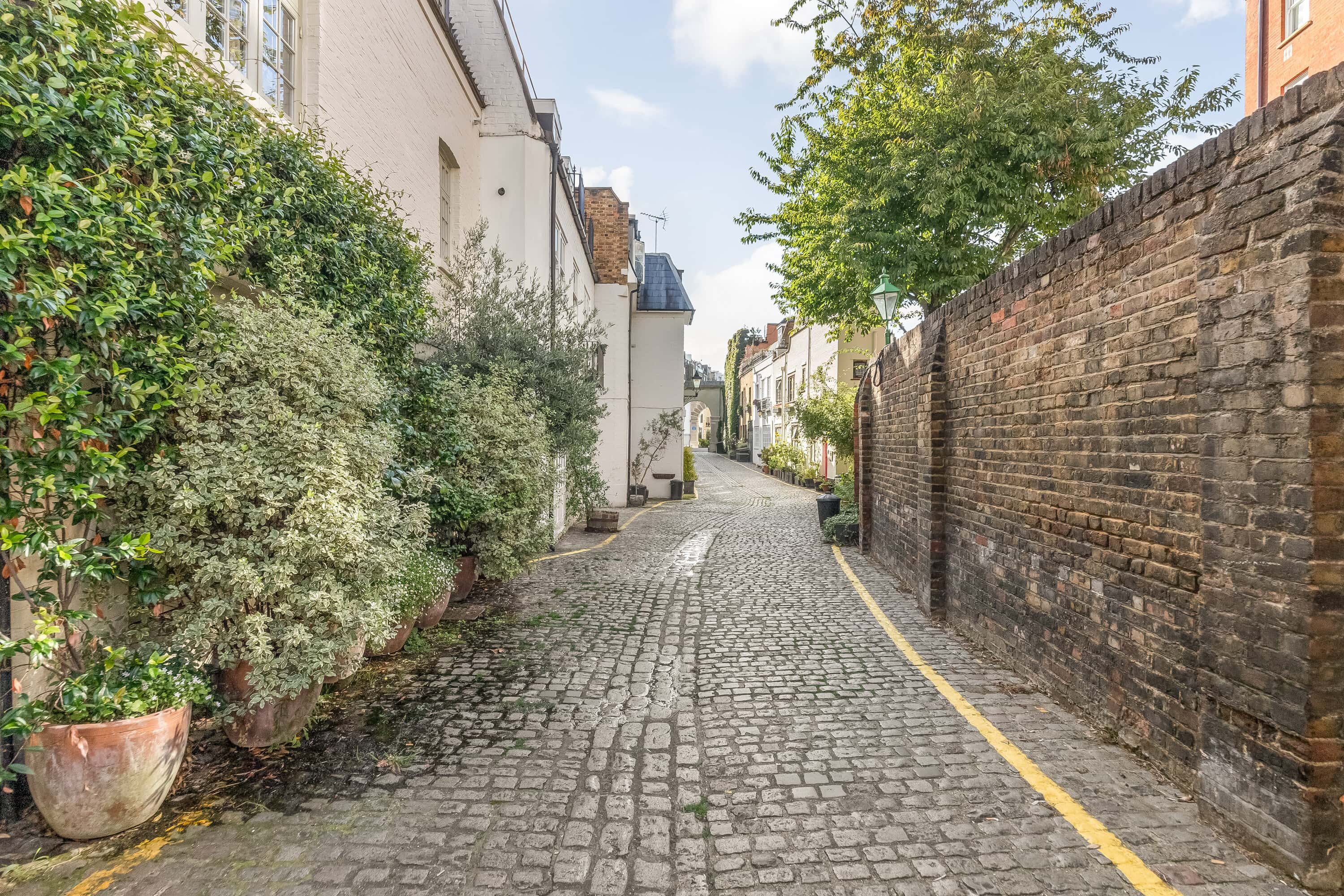 The entrance to Kynance Mews