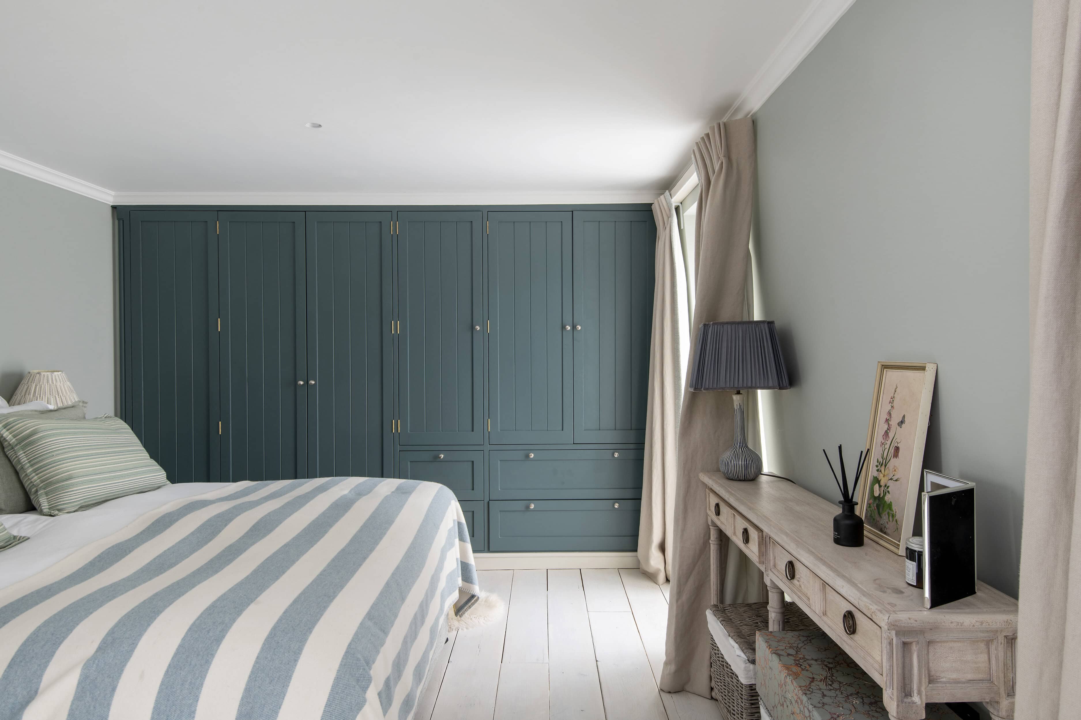 A double bedroom in a mews property for renting