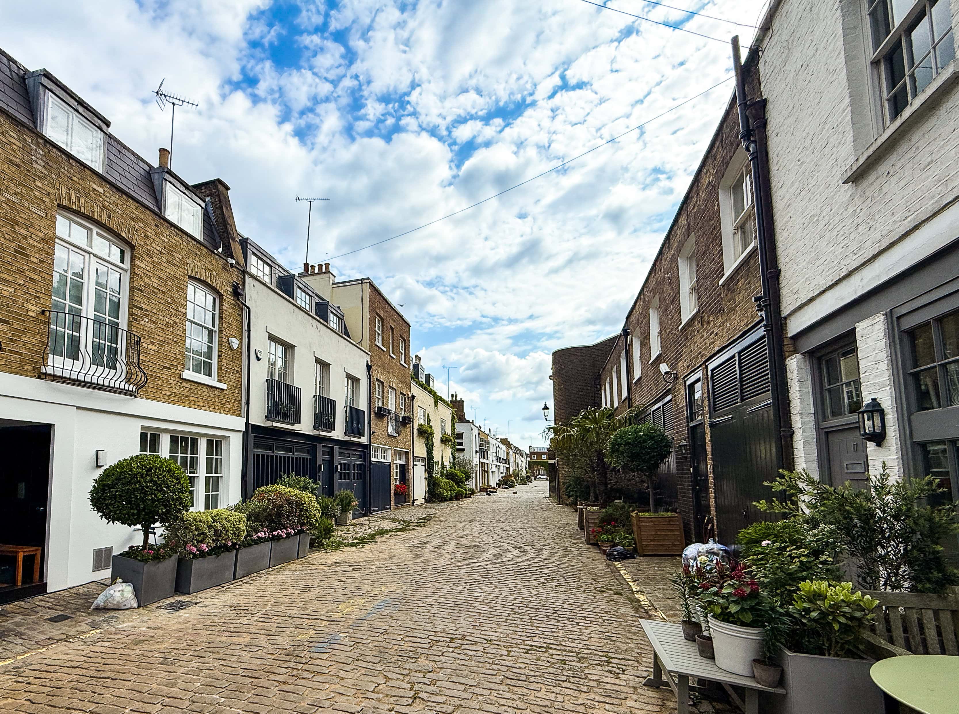 Hyde Park Gardens Mews, W2