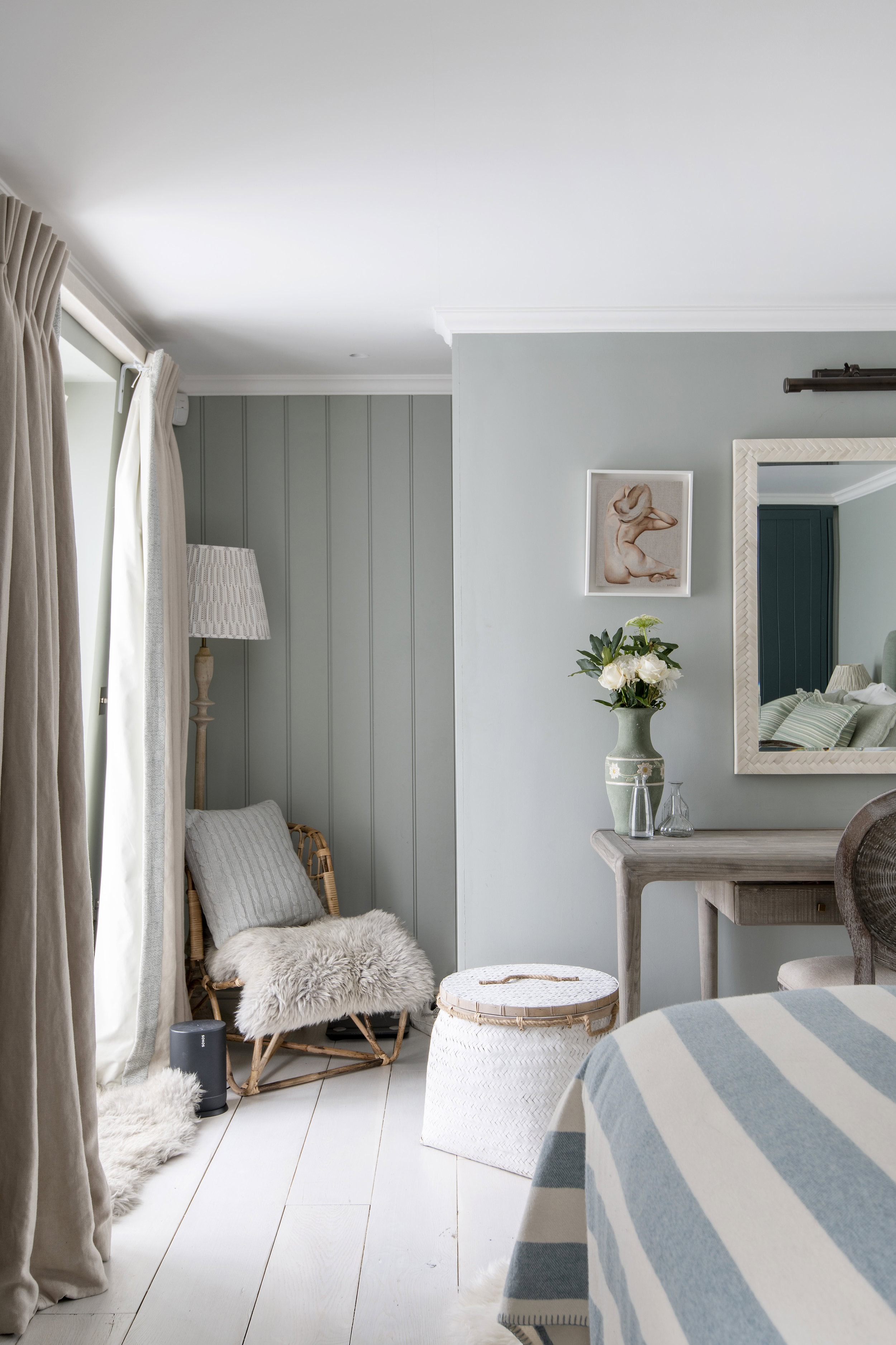 A bedroom in this mews house to let