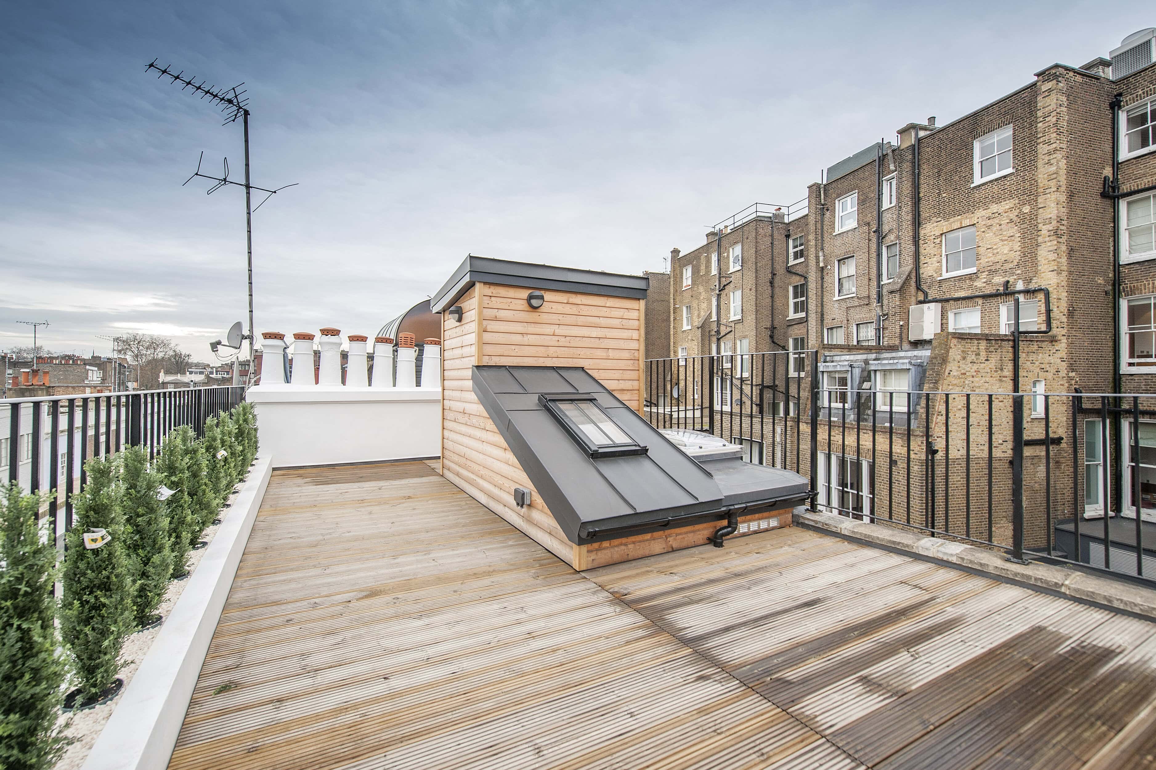 A rooftop terrace in a property for rent in London