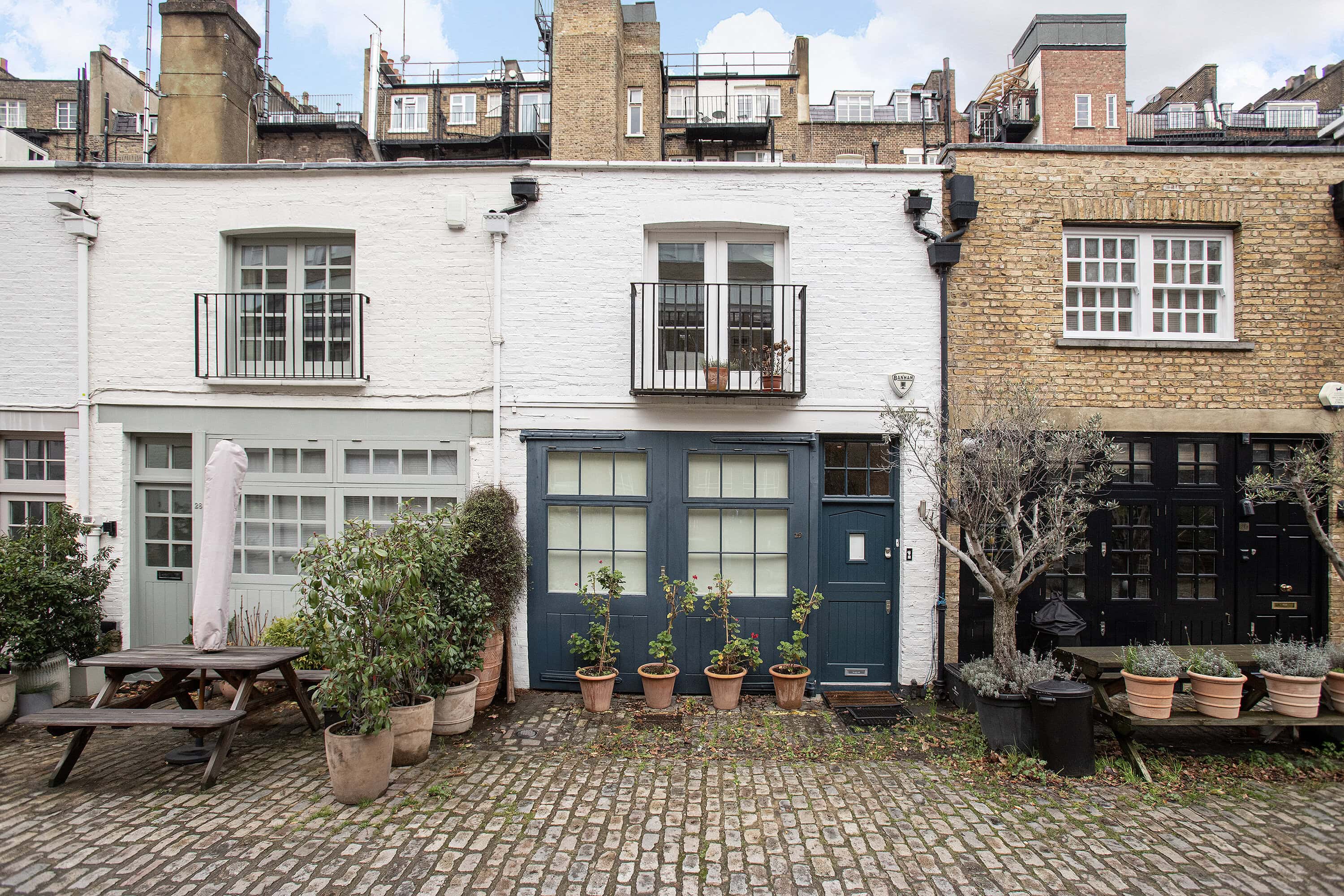 A mews house for sale in Bayswater
