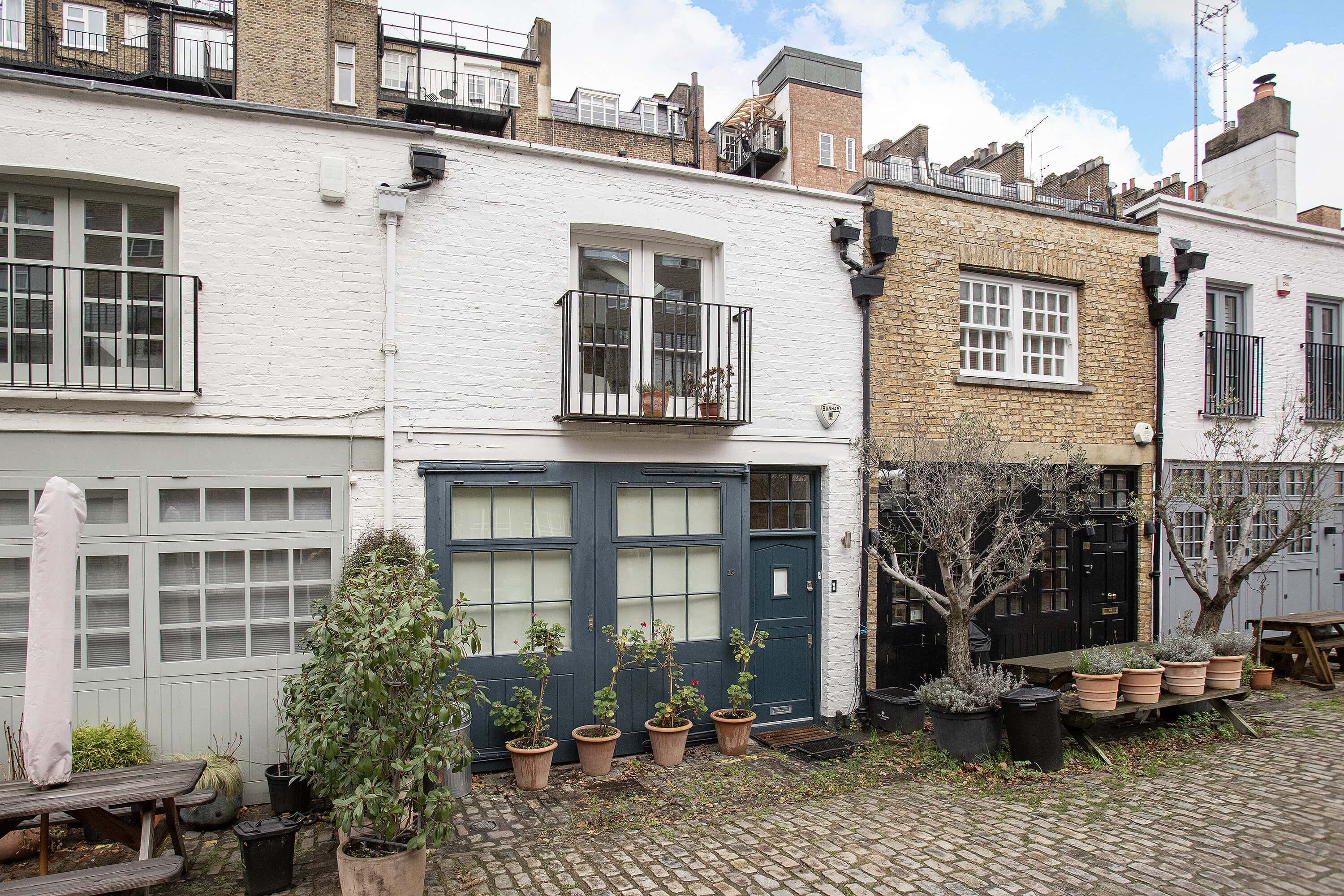 A mews house for sale in Bayswater