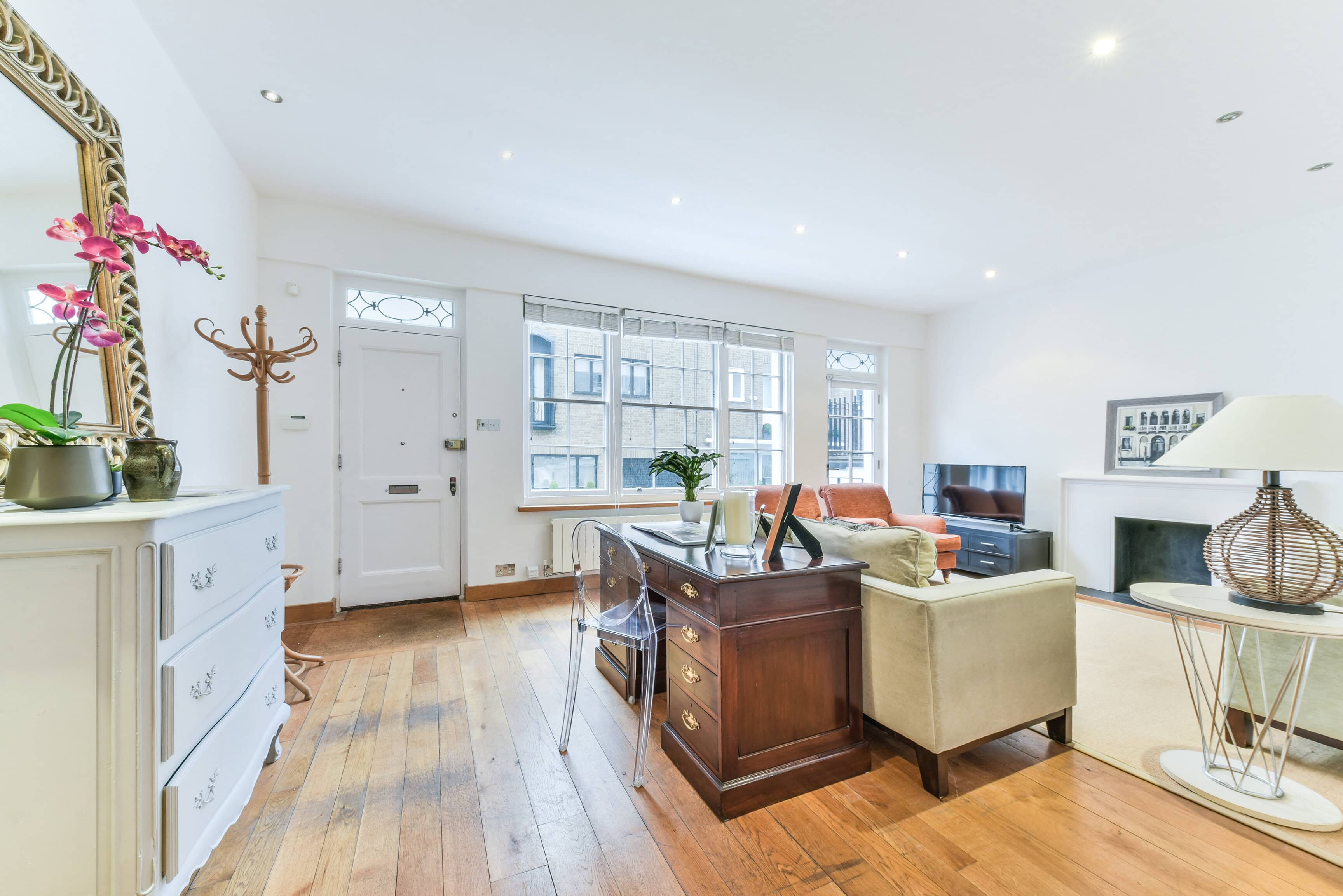 A mews house for rent in Marylebone