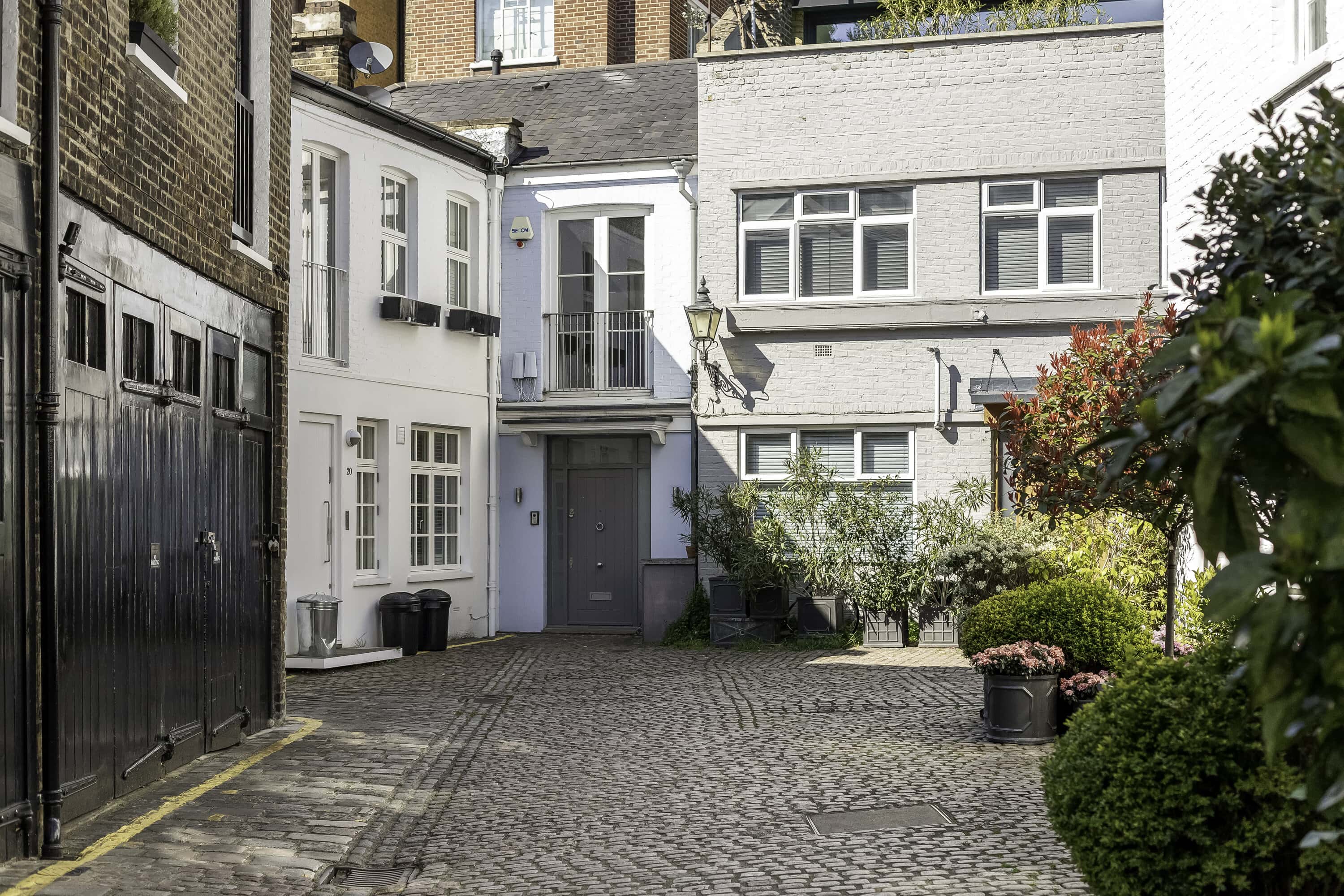 A mews street where you people are renting in South Kensington