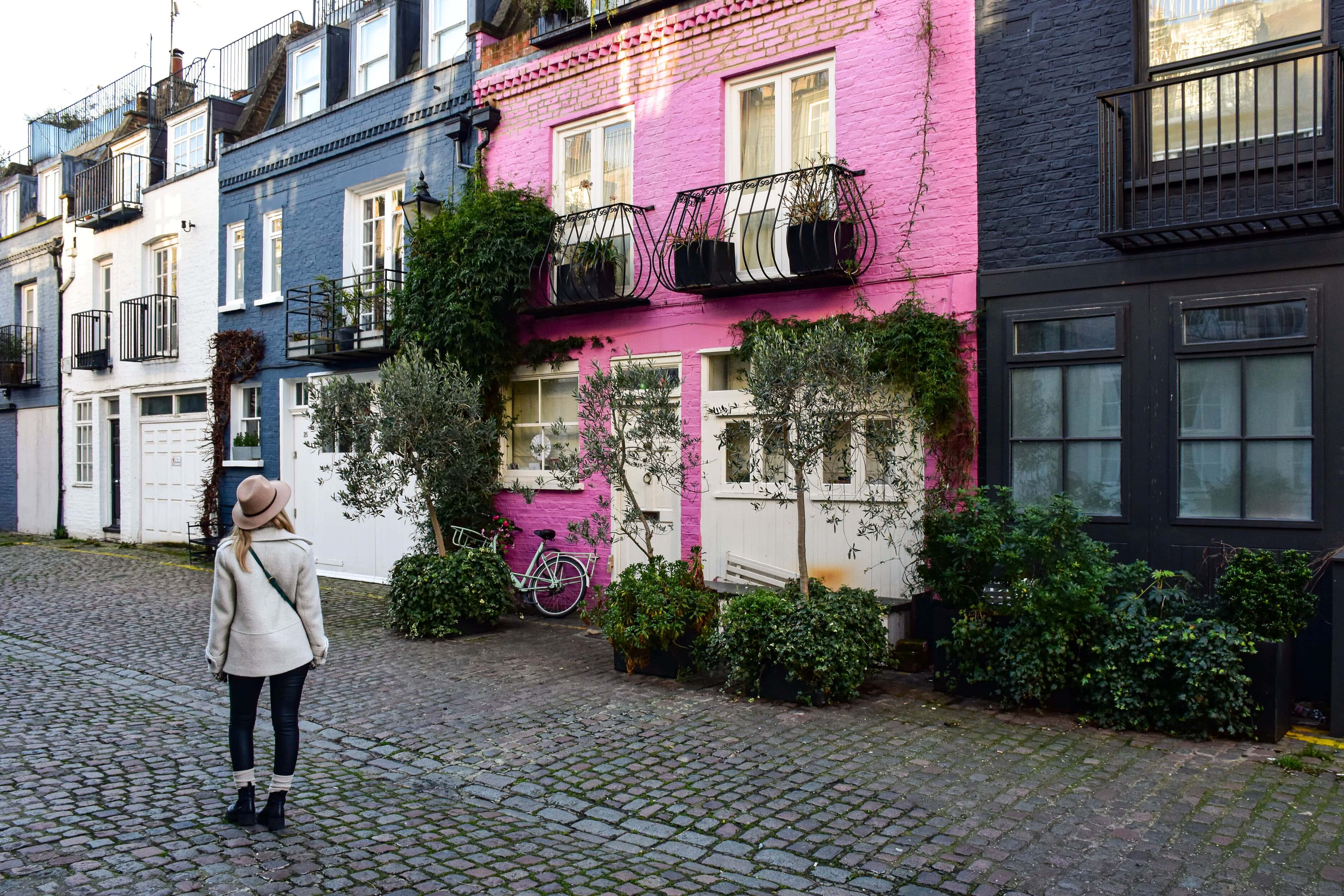 Looking at mews streets is one of the best things to do in Notting Hill