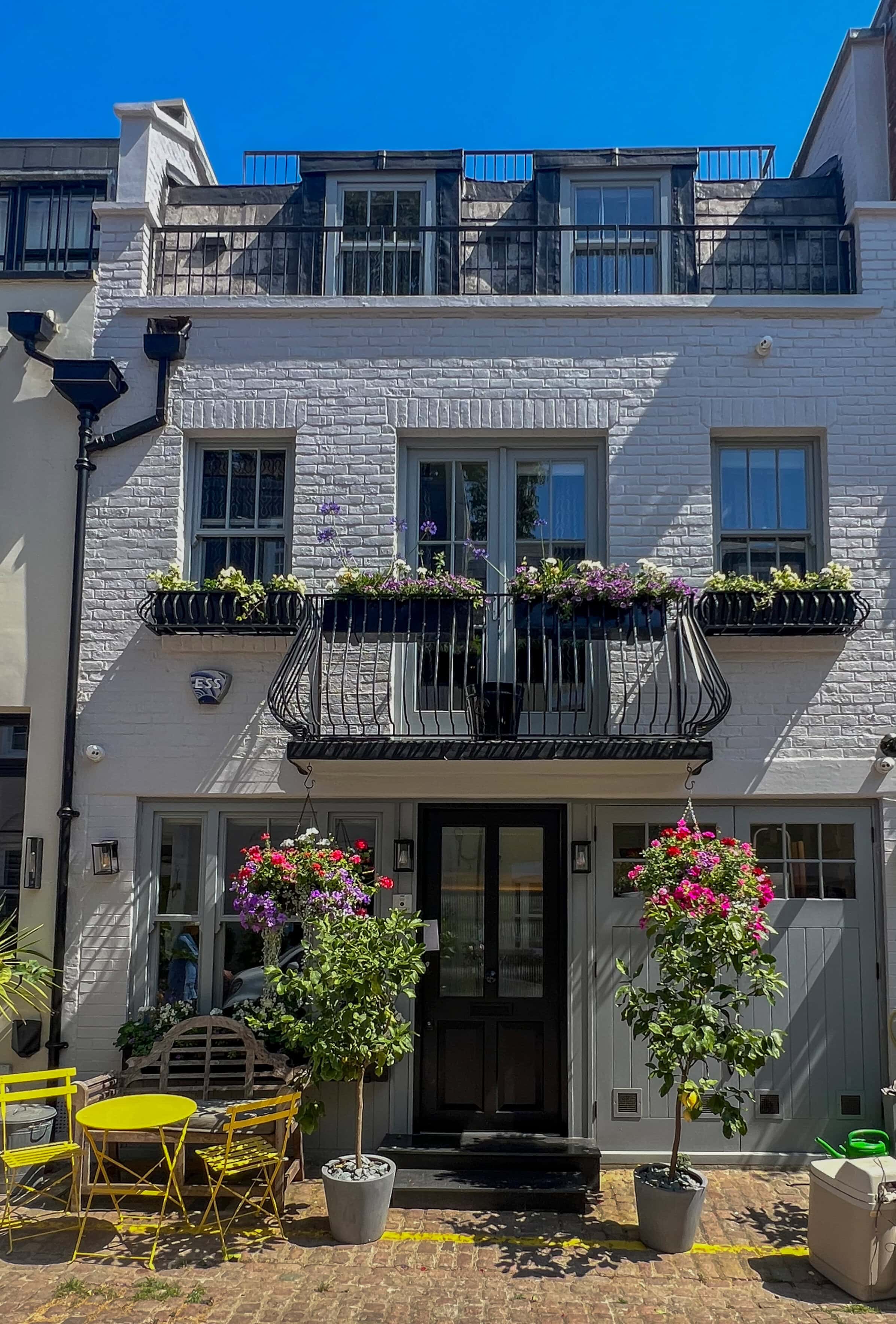 Peggy Lurot taking a photo of one of the entrants of our Mews in Bloom competition
