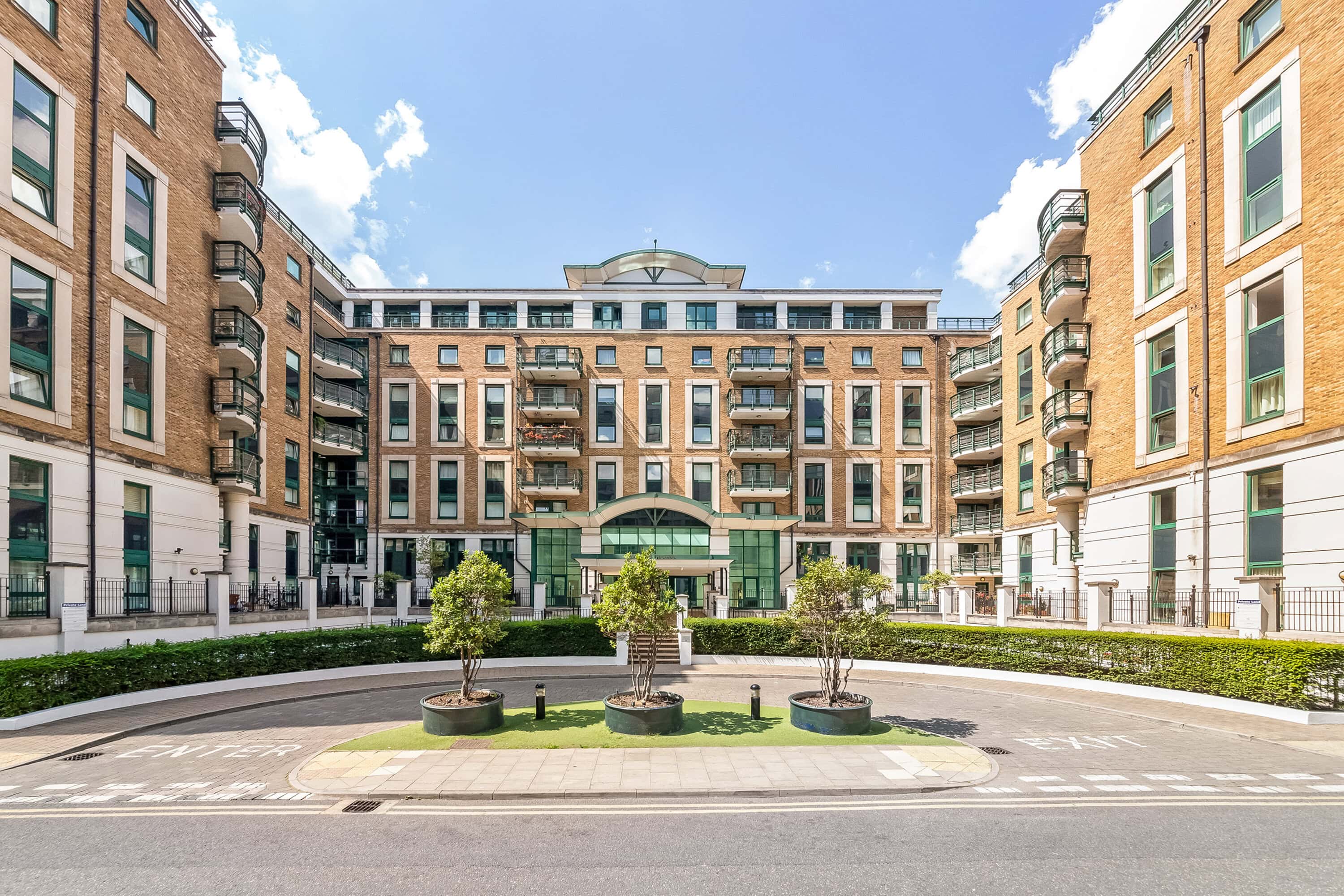 This three-bedroom leasehold penthouse apartment with two large roof terraces in Beckford Close, W14, is currently available for sale or rent with Lurot Brand.