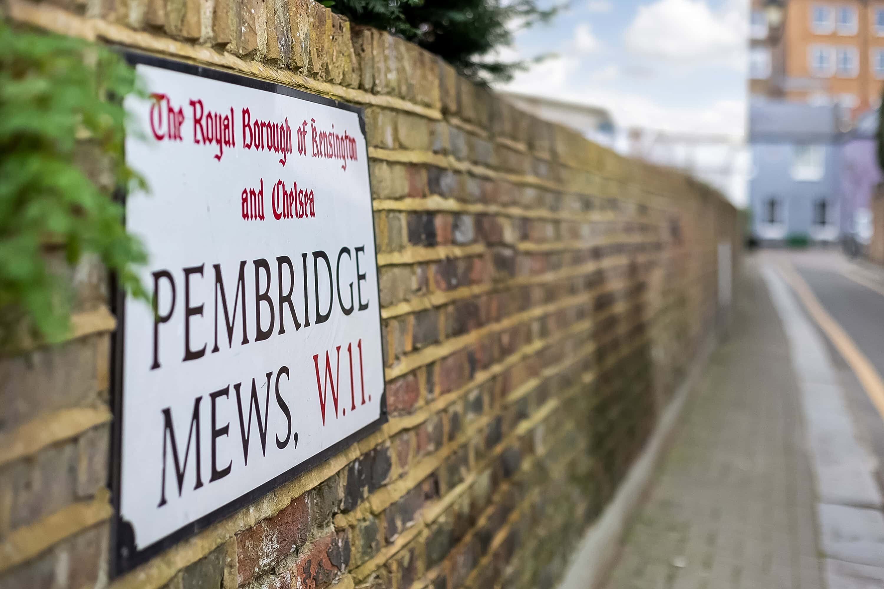 Buying mews houses selling mews houses in Notting Hill