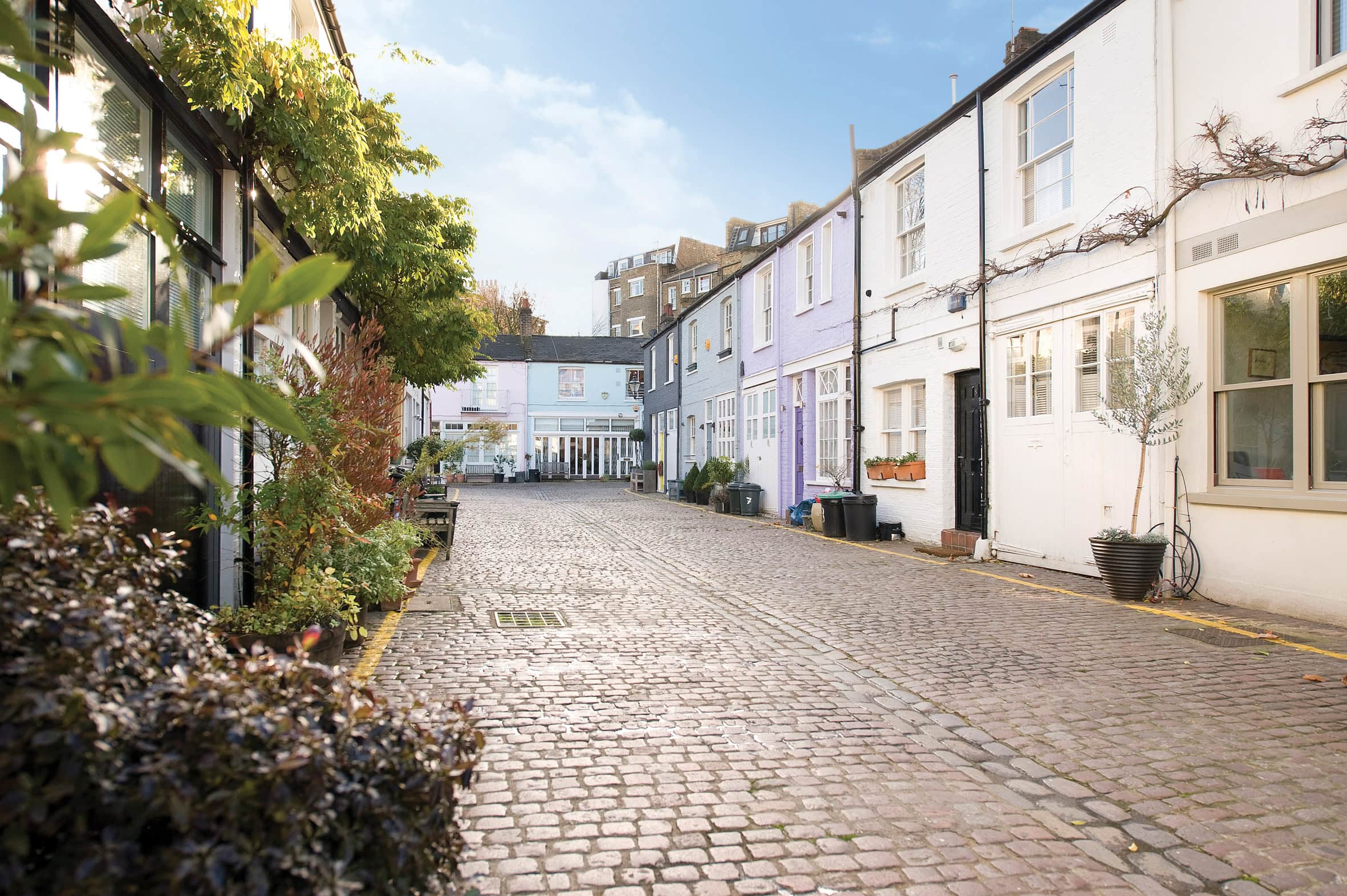 Buying mews houses and selling mews houses Notting Hill