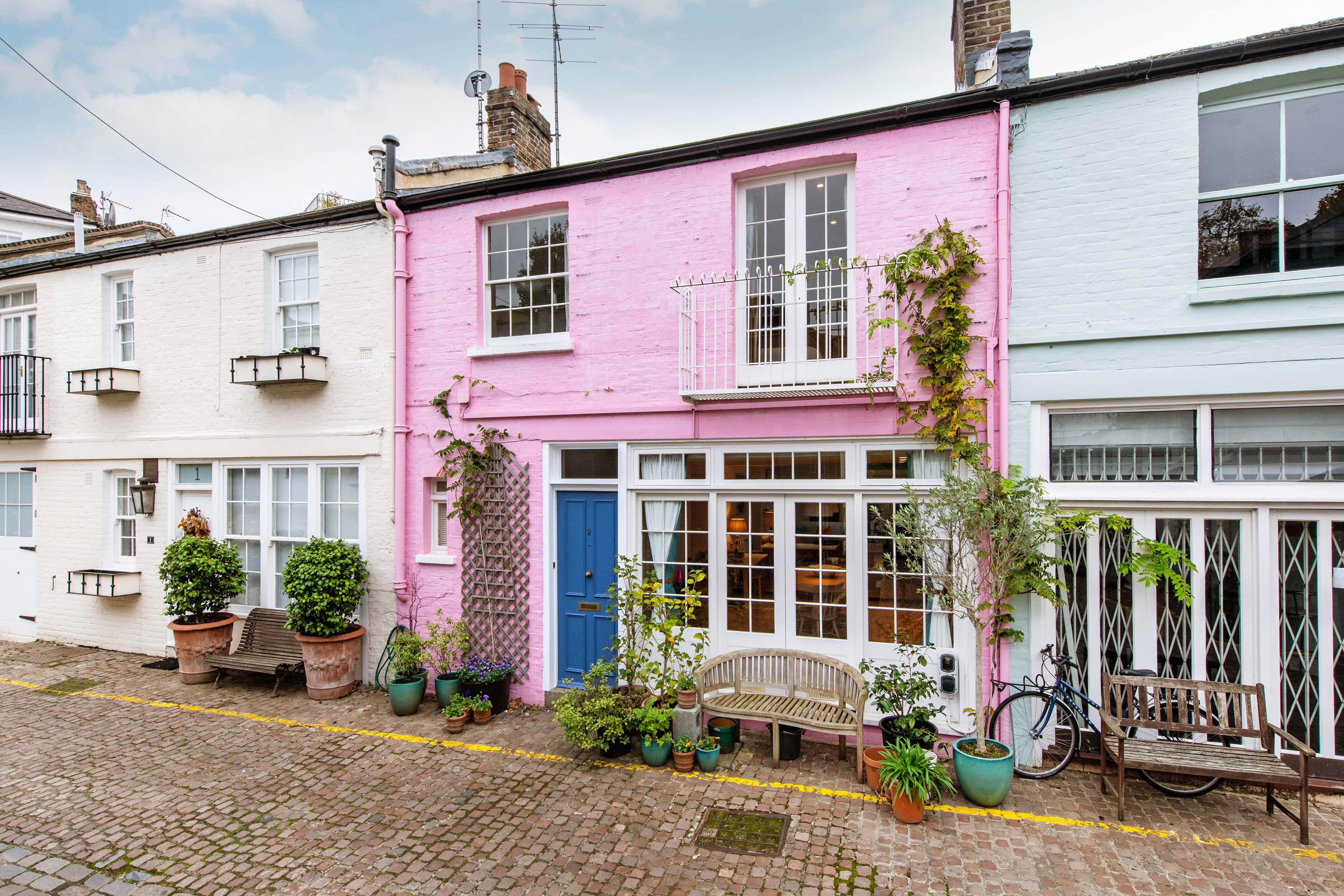 Buying mews houses and selling mews houses in Notting Hill