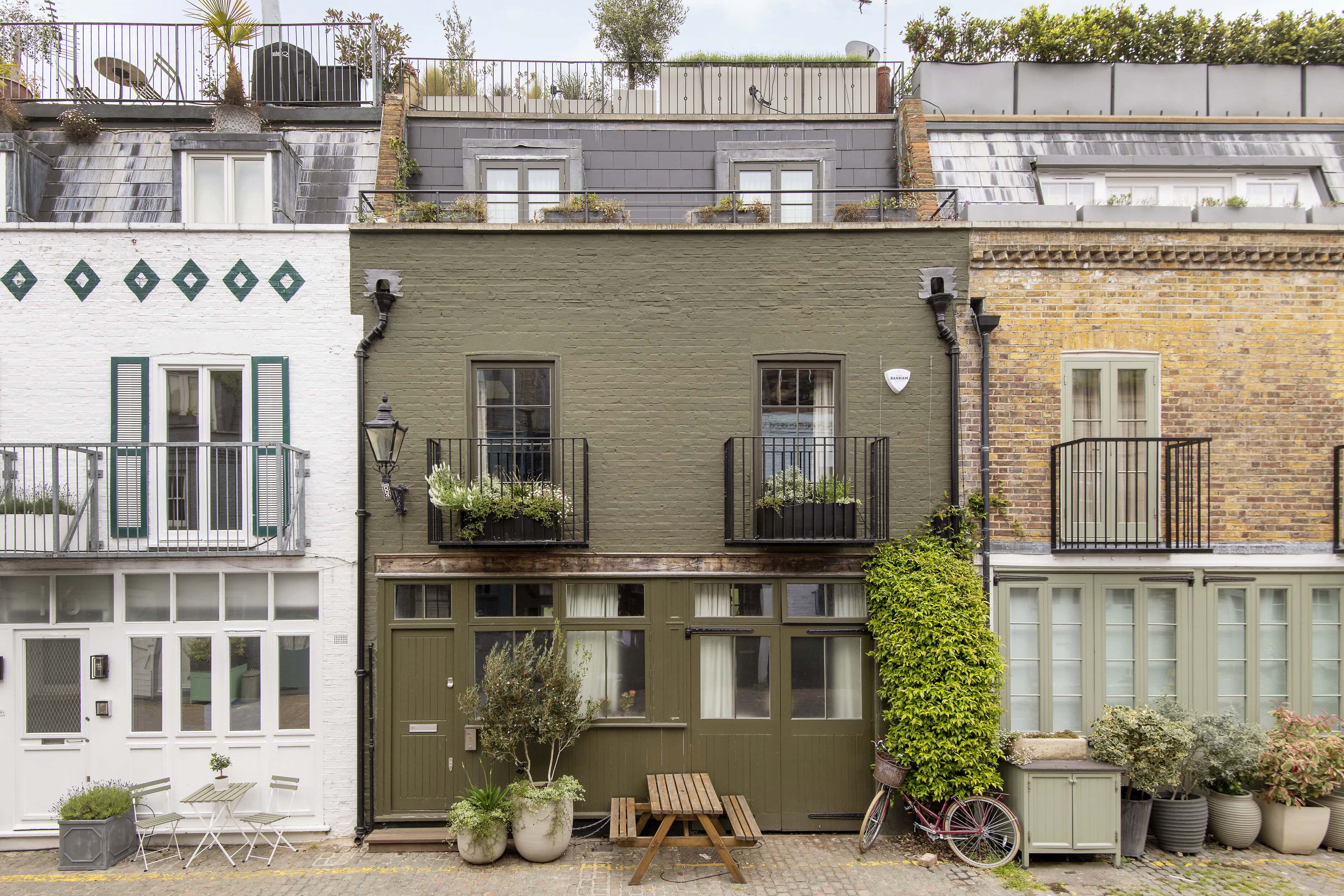 Selling mews houses and buying mews houses in Notting Hill