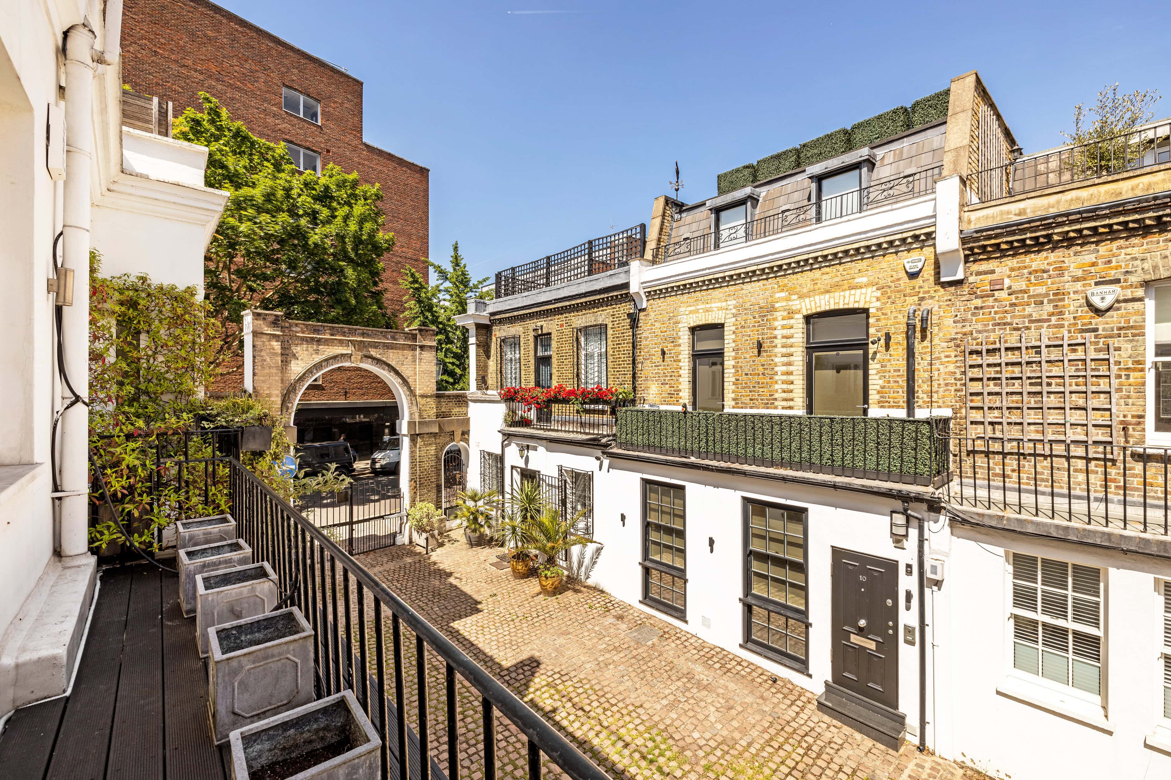 View onto Morton Mews, where a mews home is for sale with Lurot Brand.